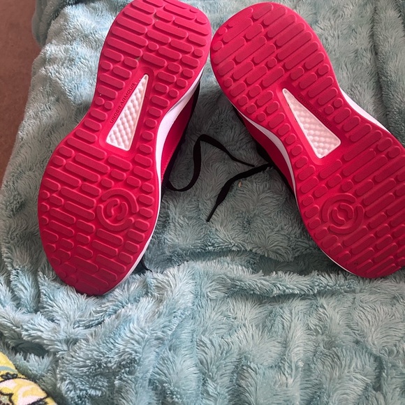 Under Armour Black and Red Athletic Shoes with Lace-Up Design - Picture 4 of 4